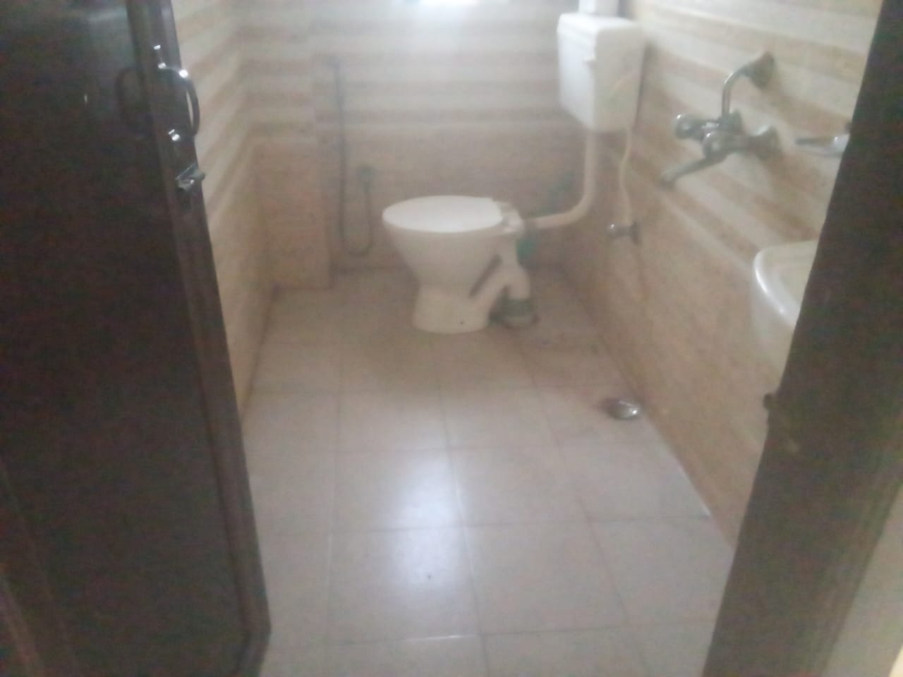 Semi Furnished 3bhk in Lichu Bagan Rd, Jaya Nagar, Khanapara, Guwahati, Assam, India for Rent